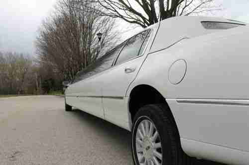 2007 Lincoln Town car 180 inch stretch with a 5th door!, US $32,475.00, image 2