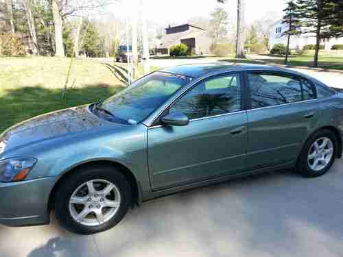 2005 Nissan Altima S Sedan 4-Door 2.5L, image 2