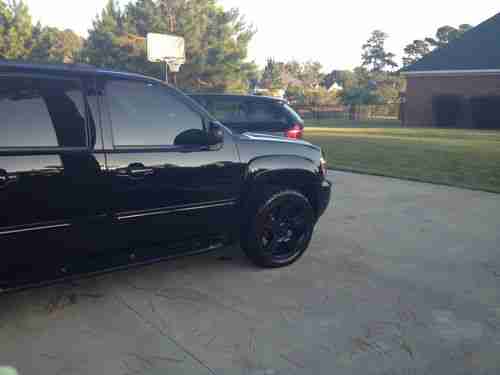 Z71 SUBURBAN CHEVROLET 1500 4D 4X4 LT (IMMACULATE CONDITION), image 2