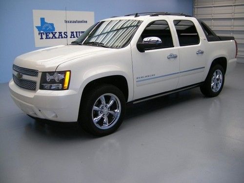 We finance!!!  2011 chevrolet avalanche ltz 4x4 auto flex-fuel roof nav rcam tv!