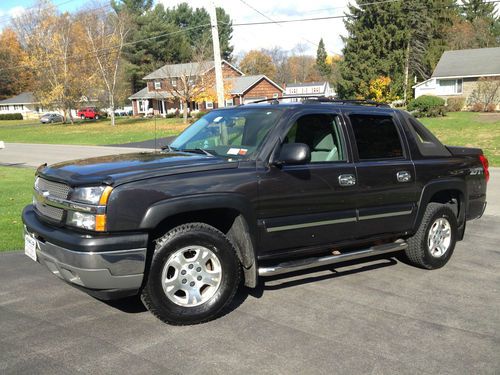 2005 chevrolet avalanche 1500 z71 sport utility crew cab pickup 4-dr-low miles