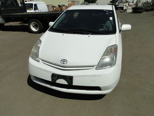 2004 Toyota Prius 4 Door Liftback Hybrid, image 4