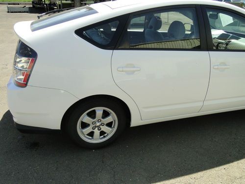 2004 Toyota Prius 4 Door Liftback Hybrid, image 9