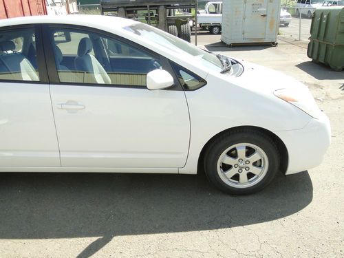 2004 Toyota Prius 4 Door Liftback Hybrid, image 10