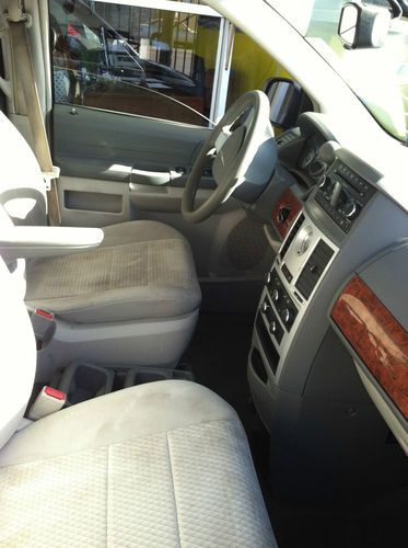 2009 chrysler town &amp; country touring mini passenger van 4-door 3.8l