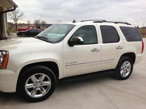 2009 gmc yukon slt loaded, tv,nav,low miles!!