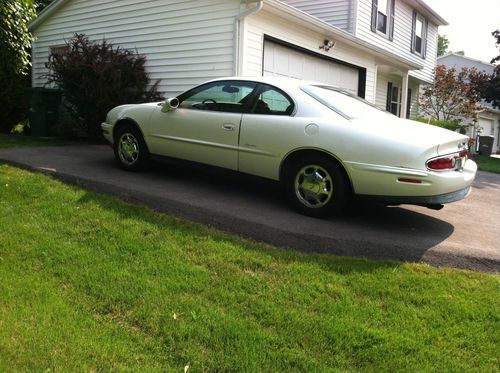 PEARL WHITE, BURGUNDY INTERIOR, GOOD CONDITION,POWER SUNROOF, US $4,900.00, image 2