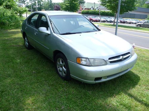 1998 nissan altima gxe sedan 4-door 2.4l