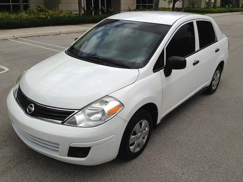 2010 nissan versa **no reserve**