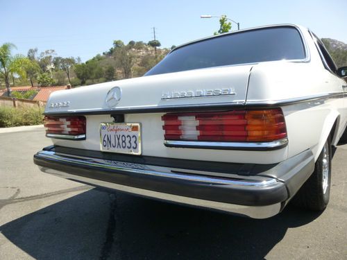 1983 Mercedes-Benz 300CD Base Coupe 2-Door 3.0L LOW miles Impeccable Condition, image 5