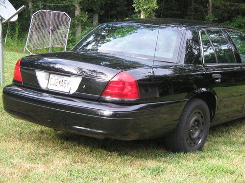 2005 Ford Crown Victoria Police Interceptor Sedan 4-Door 4.6L, image 4
