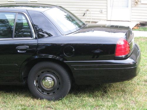 2005 Ford Crown Victoria Police Interceptor Sedan 4-Door 4.6L, image 6