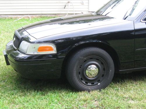 2005 Ford Crown Victoria Police Interceptor Sedan 4-Door 4.6L, image 8