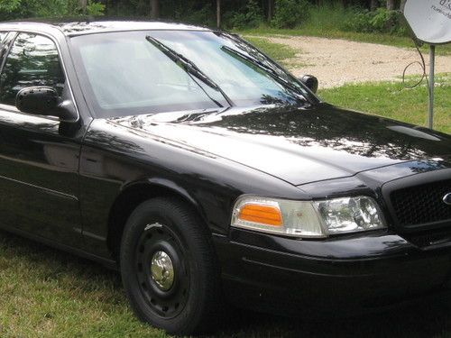 2005 Ford Crown Victoria Police Interceptor Sedan 4-Door 4.6L, image 9