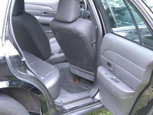 2005 Ford Crown Victoria Police Interceptor Sedan 4-Door 4.6L, image 12