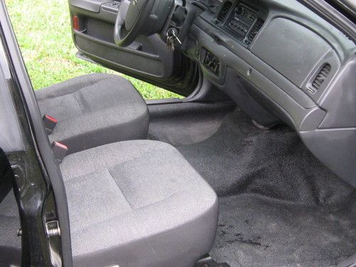 2005 Ford Crown Victoria Police Interceptor Sedan 4-Door 4.6L, image 15