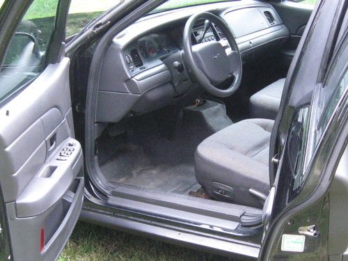 2005 Ford Crown Victoria Police Interceptor Sedan 4-Door 4.6L, image 20