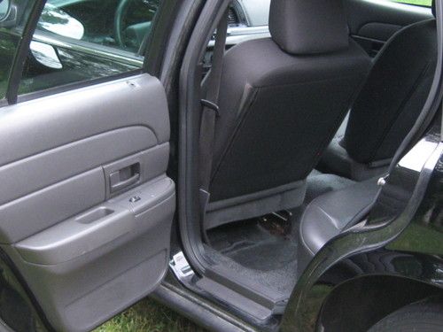 2005 Ford Crown Victoria Police Interceptor Sedan 4-Door 4.6L, image 23