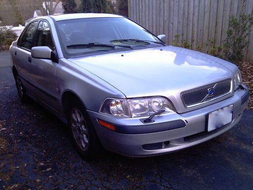 2002 volvo s40 base sedan 4-door 1.9l