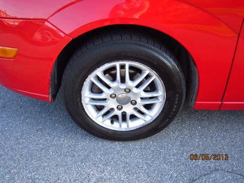 2005 Ford Focus se Sedan 4-Door 2.0L, image 3