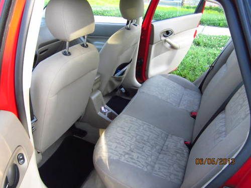 2005 Ford Focus se Sedan 4-Door 2.0L, image 5