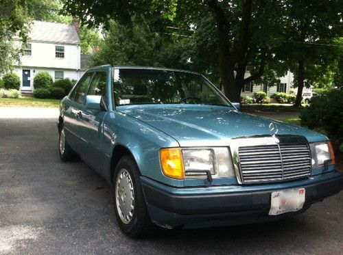 1992 mercedes-benz 300e 4-dr sedan (seafoam green)