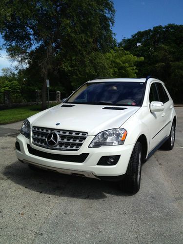 Low mileage 2009 mercedes benz ml 350 4matic in great shape!