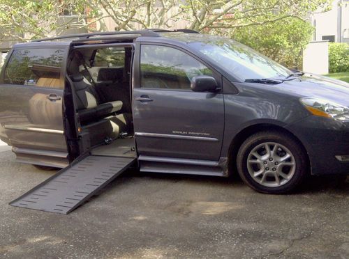 2006 toyota sienna xle handicapped accessible van braun automatic foldout ramp