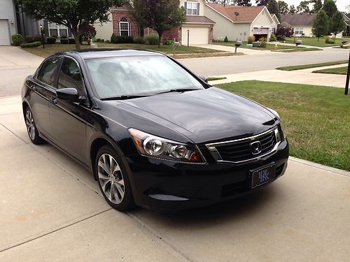 Selling excellent condition accord lx 4 cylinder black