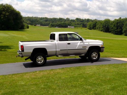 2001 dodge ram 2500 base extended cab pickup 4-door 5.9l