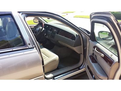 Like New Low Mile 03 Towncar, US $8,995.00, image 7
