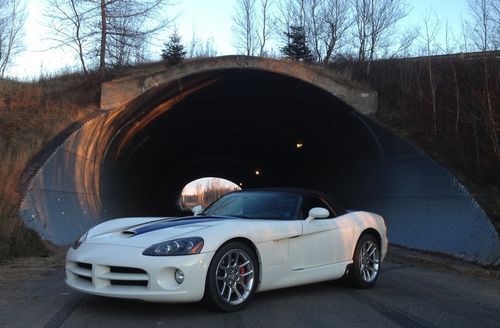 2005 dodge viper srt-10 convertible 2-door 8.3l