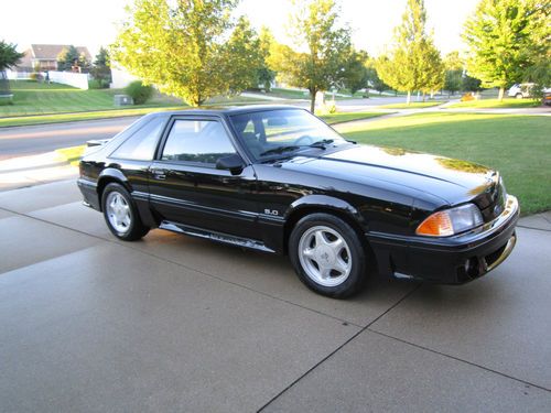 1993 ford mustang gt hatchback 2-door 5.0l