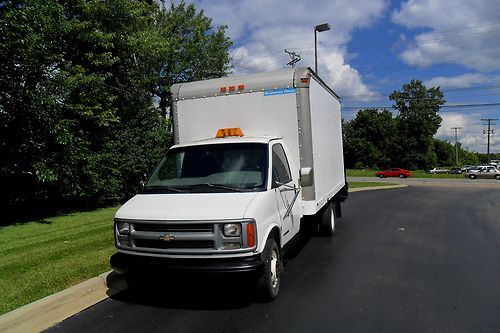 1998 chevy 3500 one ton 15 foot cube van with rear lift runs great!