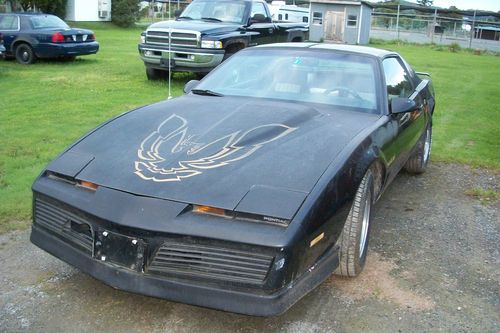 1983 pontiac trans am with 350 and a 5 speed ! runs great and no rust !
