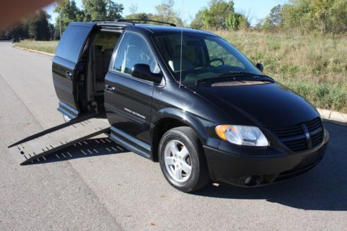 2006 dodge grand caravan handicap wheelchair accessible van