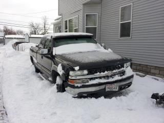 Chevy silverado 2500  extened cab third door