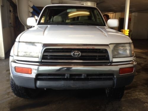 1996 Toyota 4Runner Limited Sport Utility 4-Door 3.4L, image 3