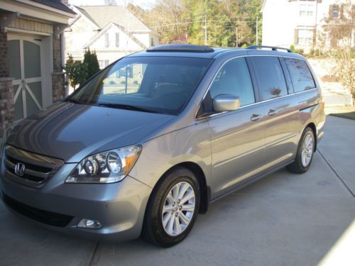 Clean 2006 honda odyssey touring with title in hand and clean autocheck!