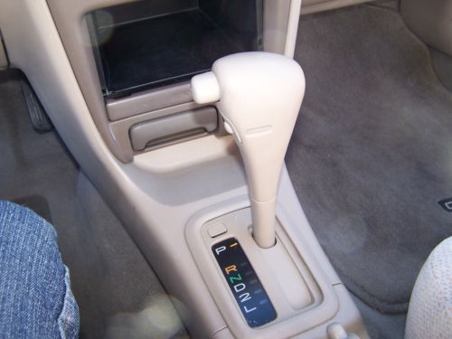 2001 Toyota Corolla LE Sedan 4-Door 1.8L, image 2