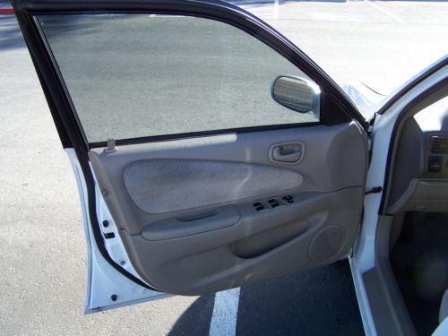 2001 Toyota Corolla LE Sedan 4-Door 1.8L, image 5