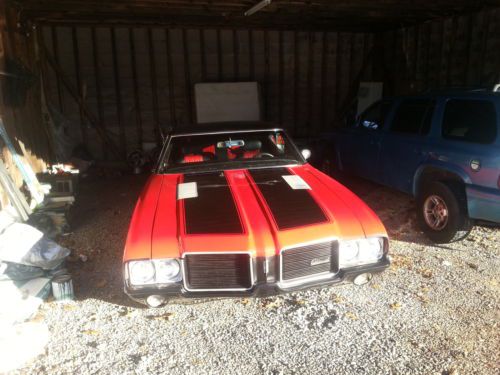 1971 cutlass s-series,red w/ black stripes