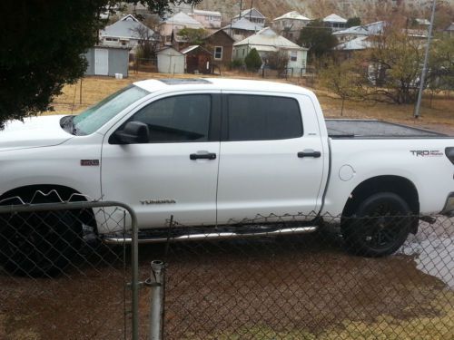 2011 toyota tundra sr5 crew cab pickup 4-door 5.7l