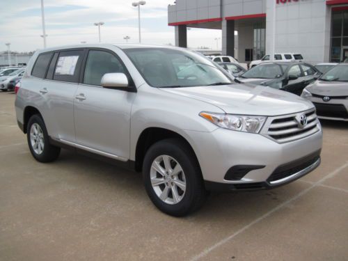 New 13 suv highlander not pathfinder silver