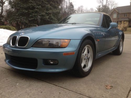 1999 bmw z3 roadster convertible 2-door 2.3l in beautiful condition and low mi