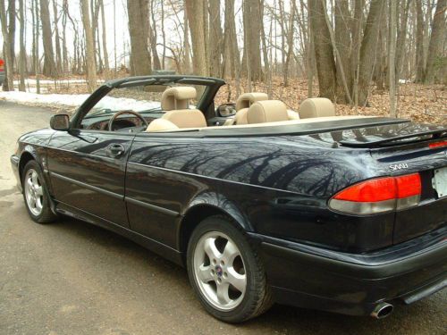 2001 saab 9-3 se convertible 2-door 2.0l turbo. very nice!!!