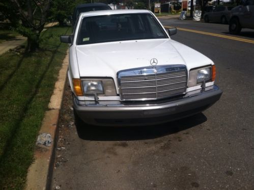 Classic 1988 mercedes benz 300se white exterior/red interior 6 cylinder/gasiline