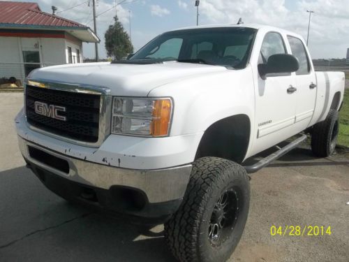 2011 gmc crew cab 4 wheel drive truck, loaded must see no reserve