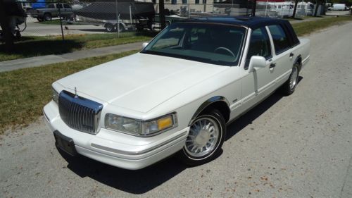 1996 lincoln town car signature series rear wheel drive big body no reserve