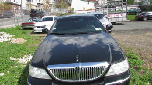 2006 Lincoln Town Car  L-Series Black, image 2